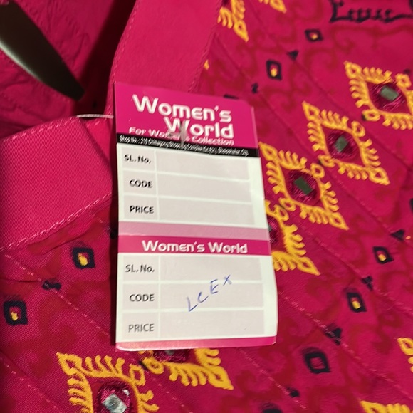 It is small for me. Indian Kurti, bright pink color with printed design 3/4 slee - Picture 9 of 13